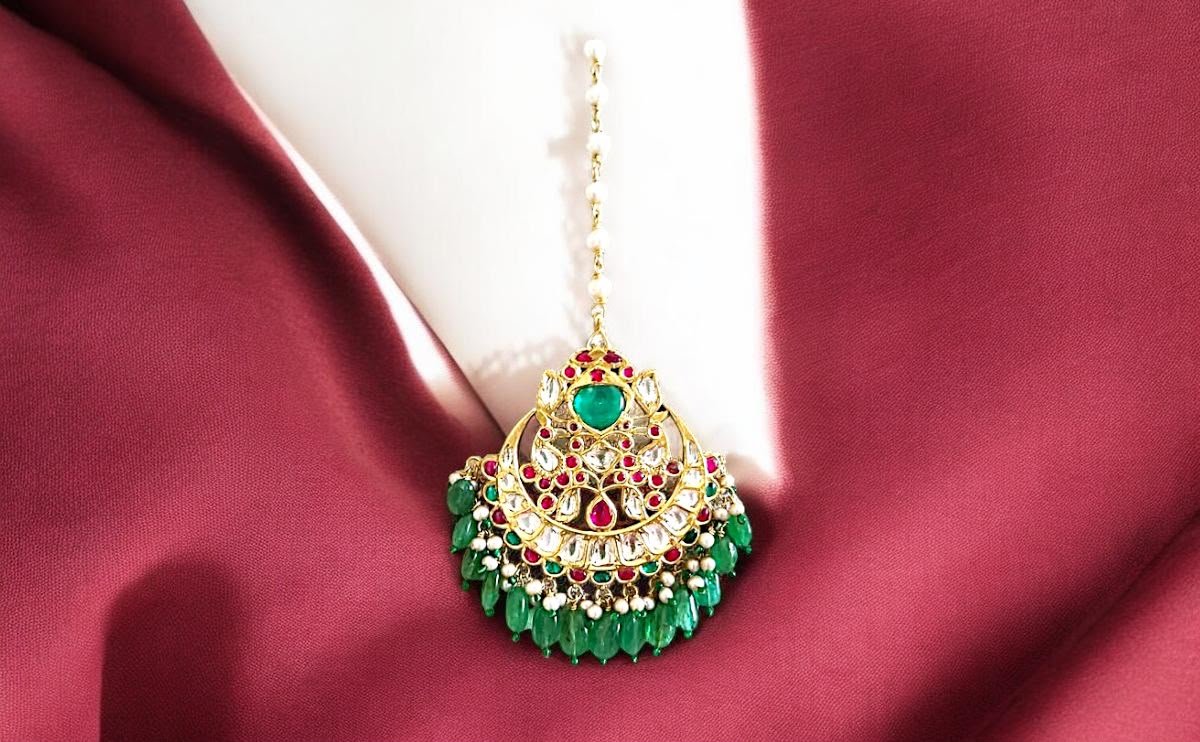 Emerald Matha Patti bridal Maang Tikka Jaipur manufacturer Taparia Jewels