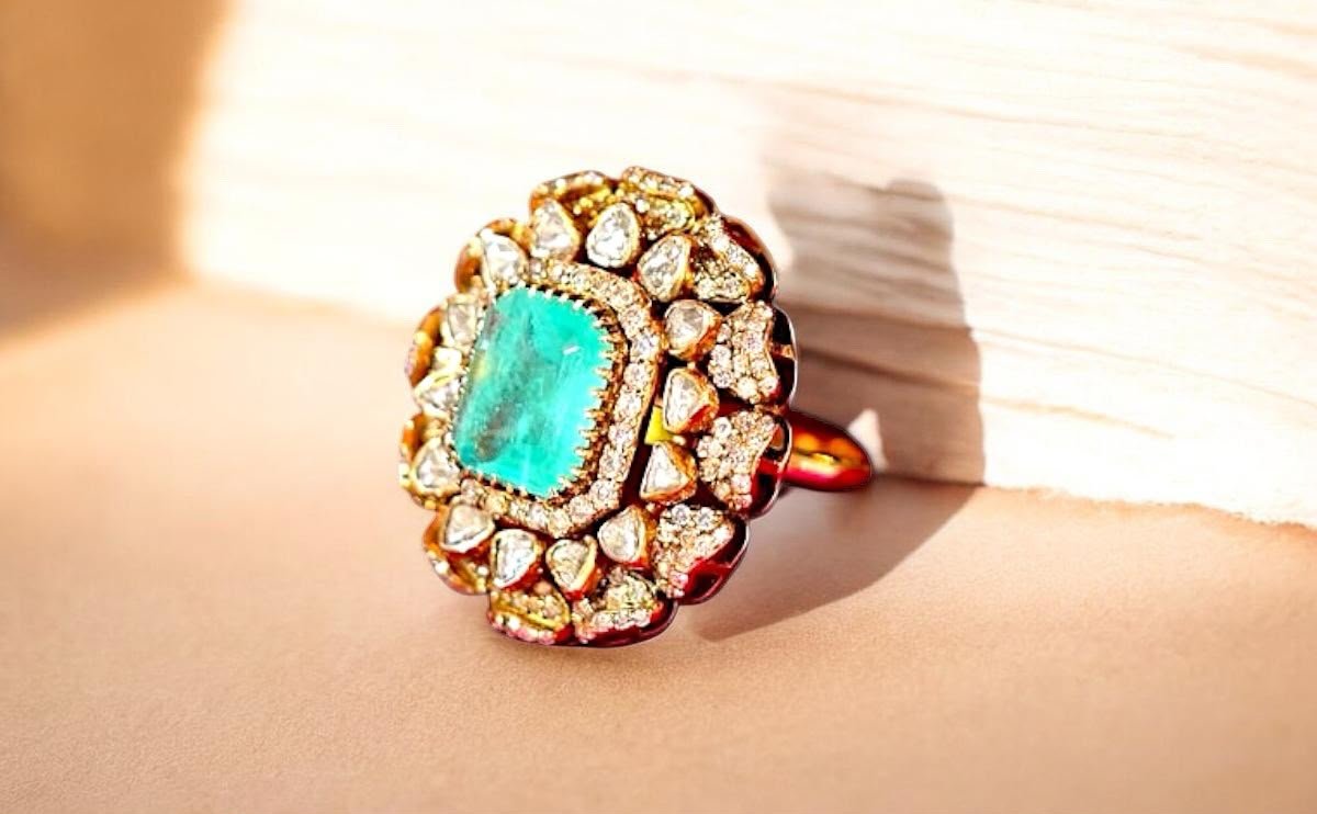 Engagement Ring Jaipur: Emerald and Diamond design by Taparia Jewels