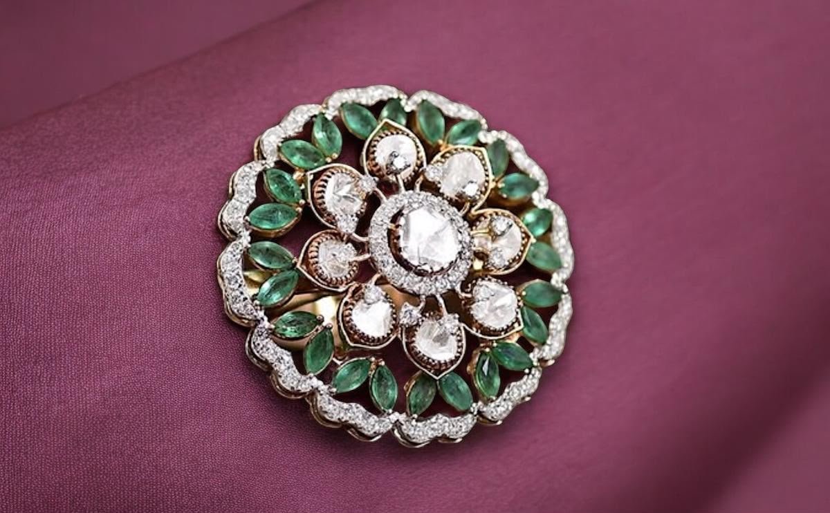 Engagement Ring Jaipur: handcrafted Polki diamond emerald solitaire detail