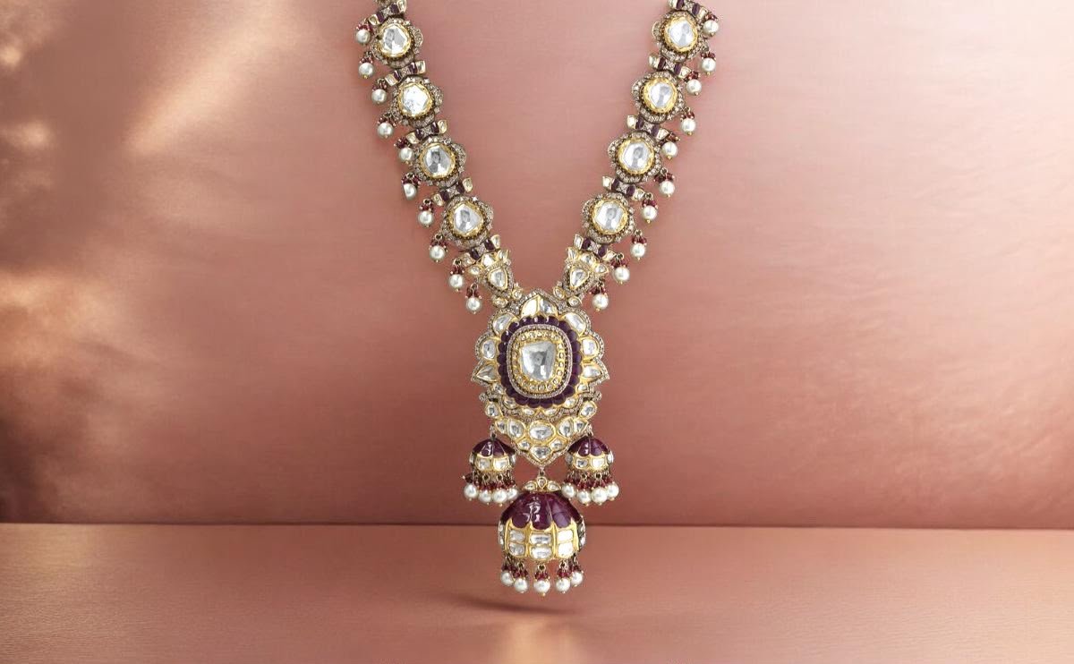 Jewellery for lehenga: Emerald Polki necklace against a red bridal lehenga by Taparia Jewels