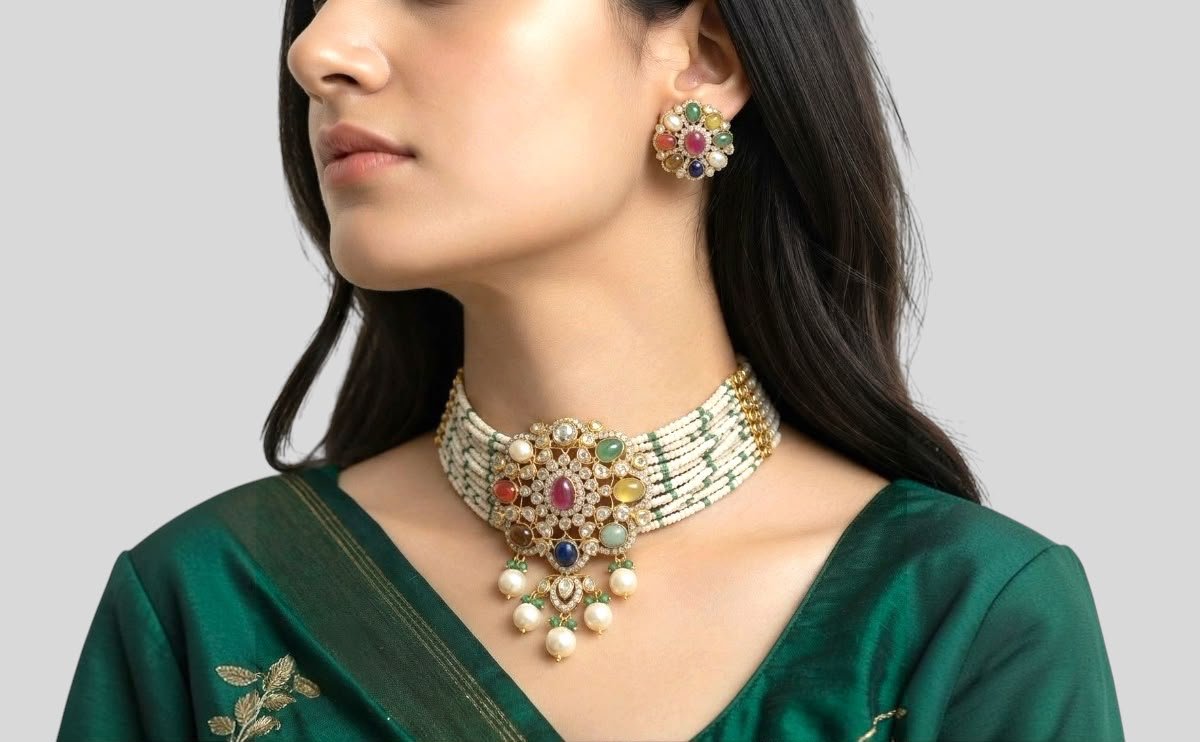 Jewellery for saree: Emerald Polki Navratan necklace with a silk Banarasi saree by Taparia Jewels