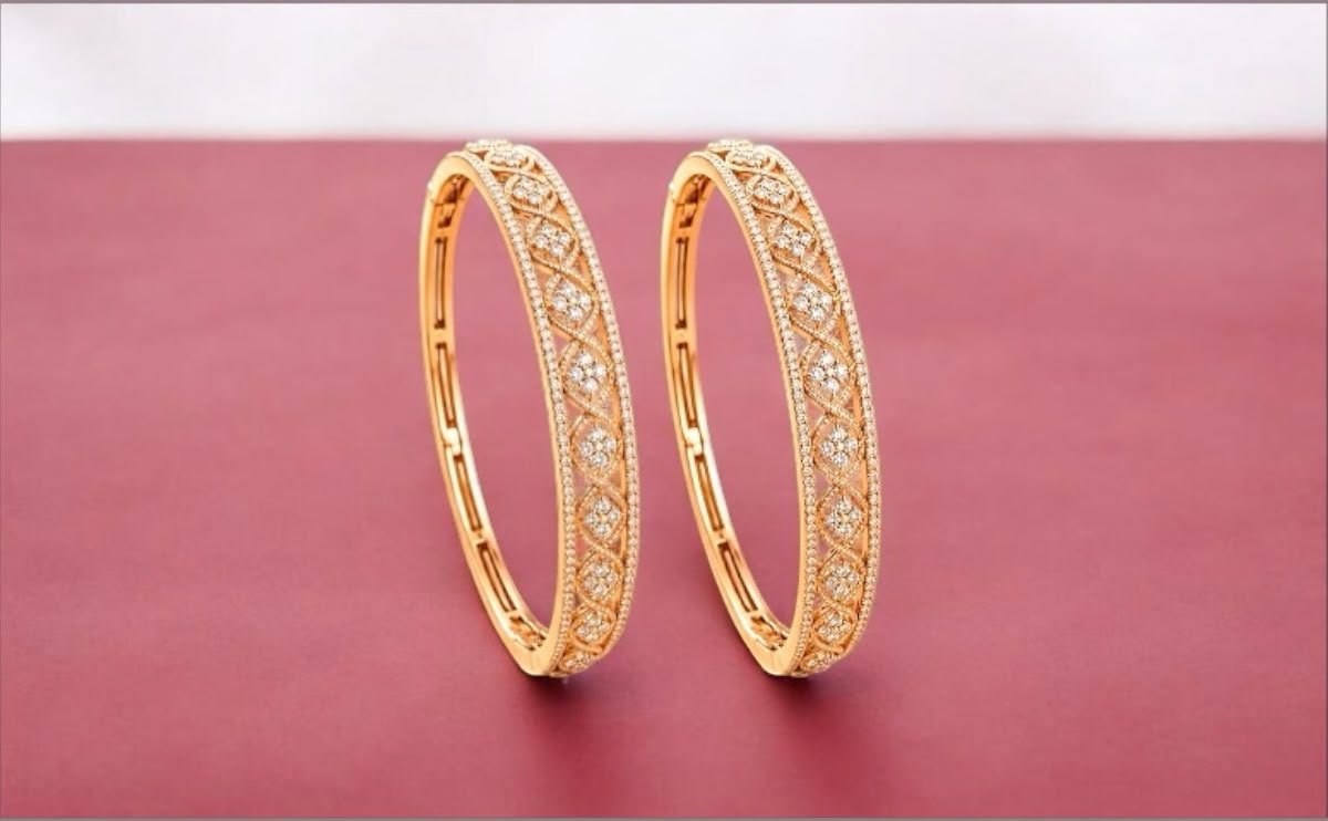Buying jewellery for yourself: Polki and Diamond pendant by Taparia Jewels
